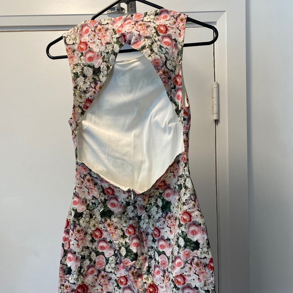 Zara Trafaluc cotton floral cutout backless mini dress, size M (fits S) - Picture 2 of 3